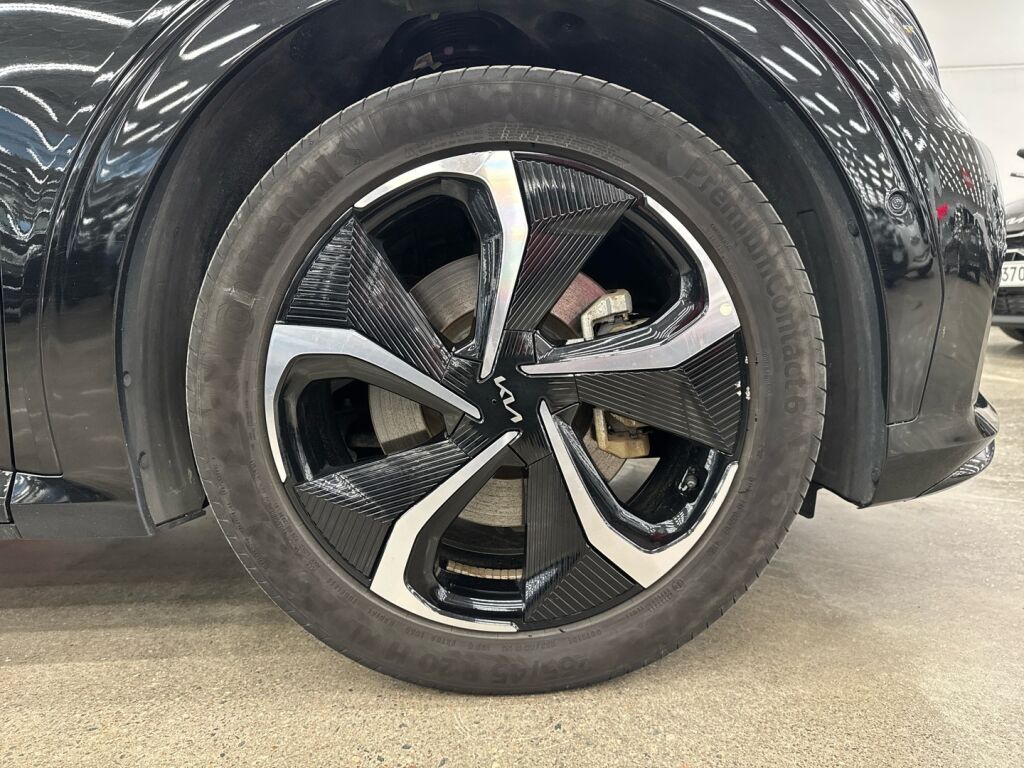 Kia EV6 2023 Musta