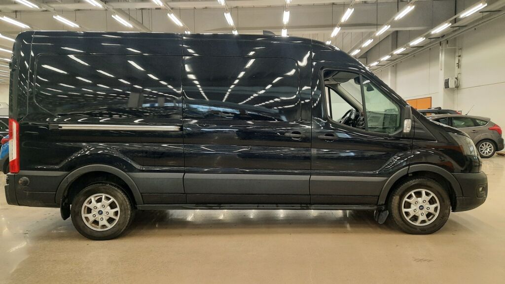 Ford Transit 2023 Musta