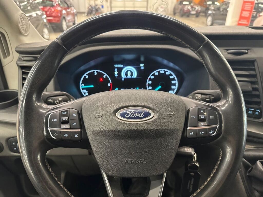 Ford Transit 2023 Musta