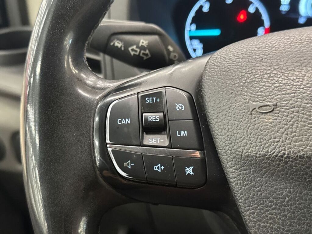 Ford Transit 2023 Musta