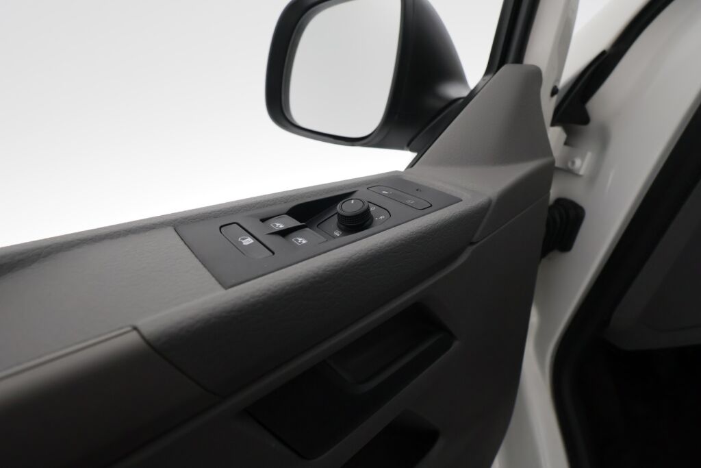 Volkswagen Transporter 2023 Valkoinen