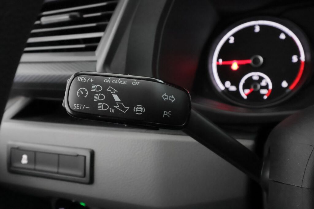 Volkswagen Transporter 2023 Valkoinen