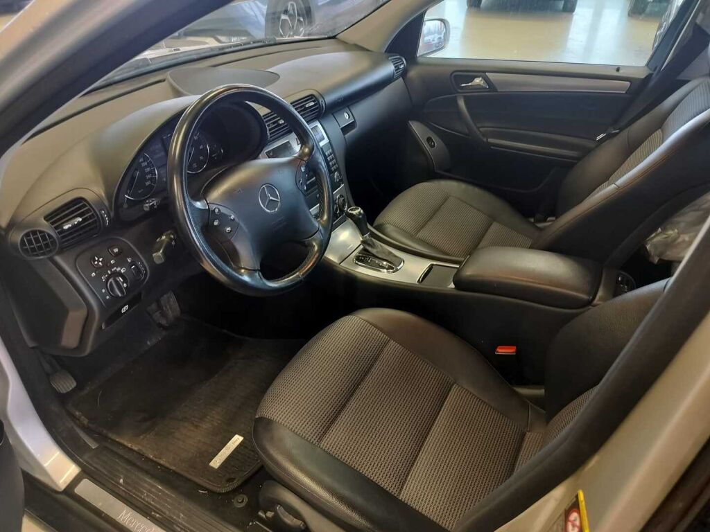 Mercedes-Benz C 2005 Harmaa