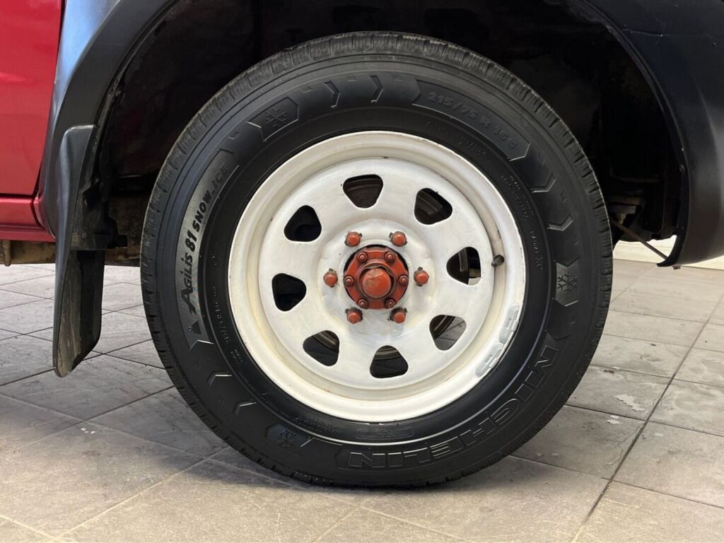 Nissan Cab 2005 Punainen