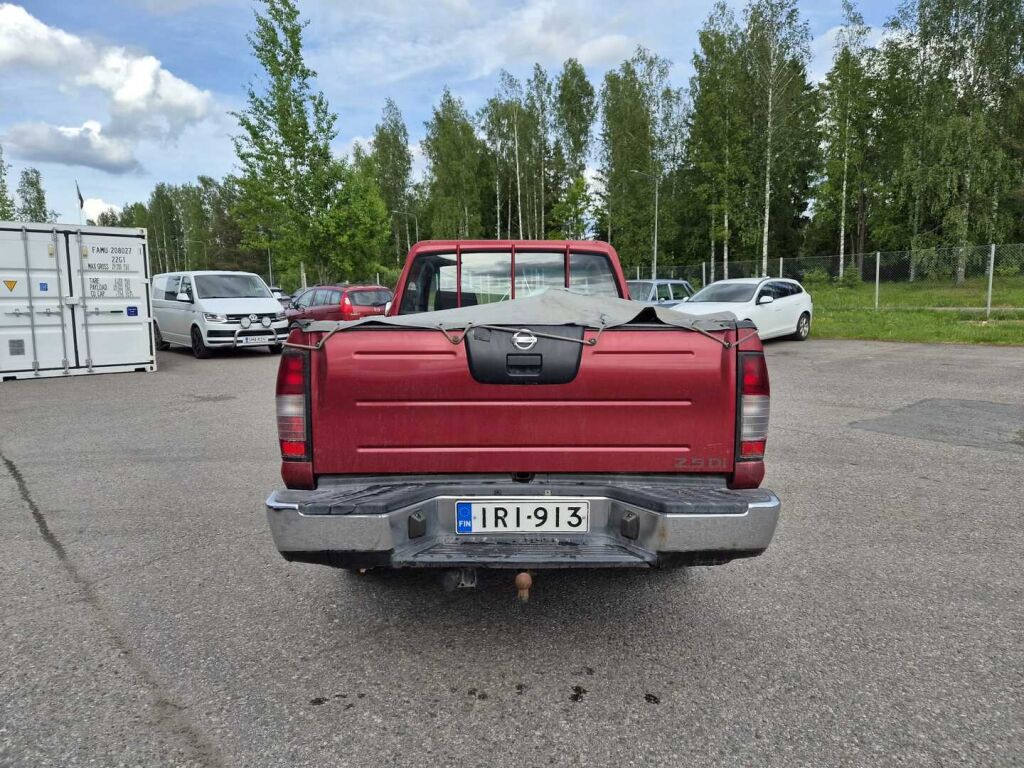 Nissan Cab 2005 Punainen