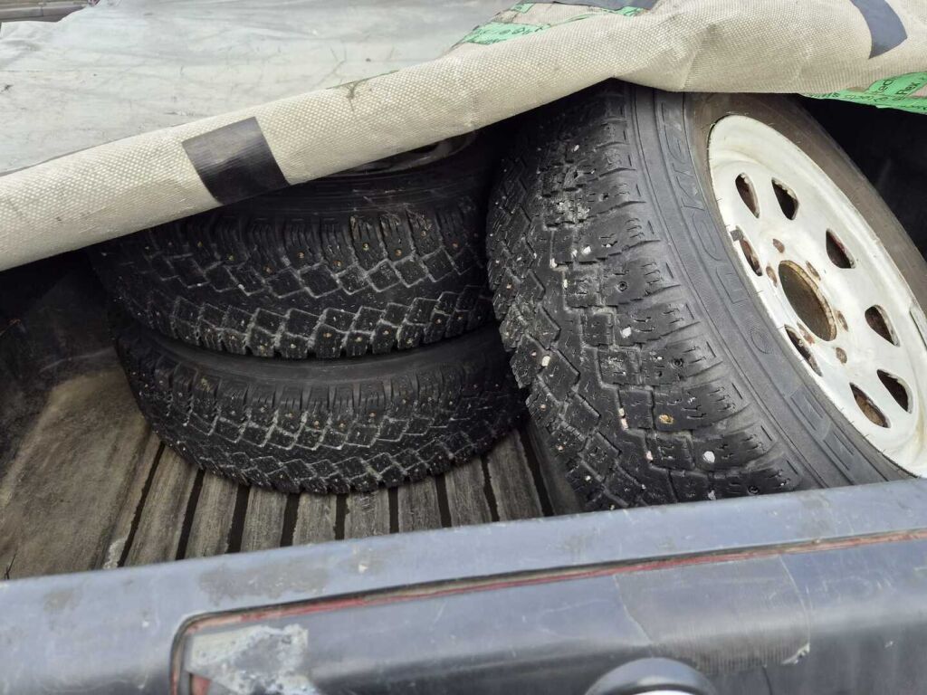 Nissan Cab 2005 Punainen
