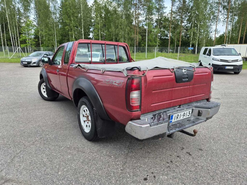 Nissan Cab 2005 Punainen
