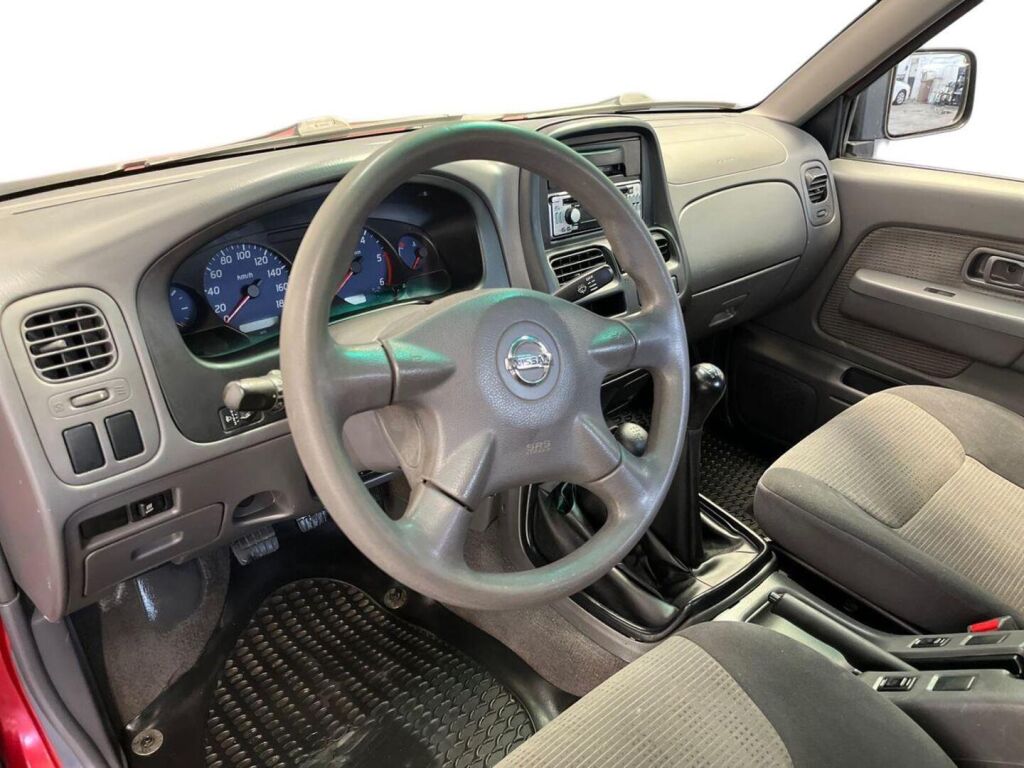 Nissan Cab 2005 Punainen