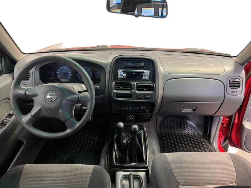Nissan Cab 2005 Punainen