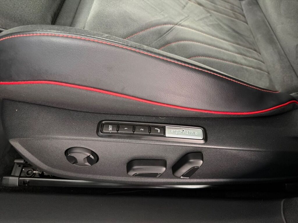 Volkswagen ID.4 2023 Musta