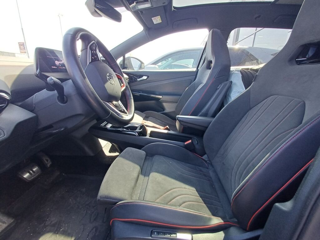 Volkswagen ID.4 2023 Musta