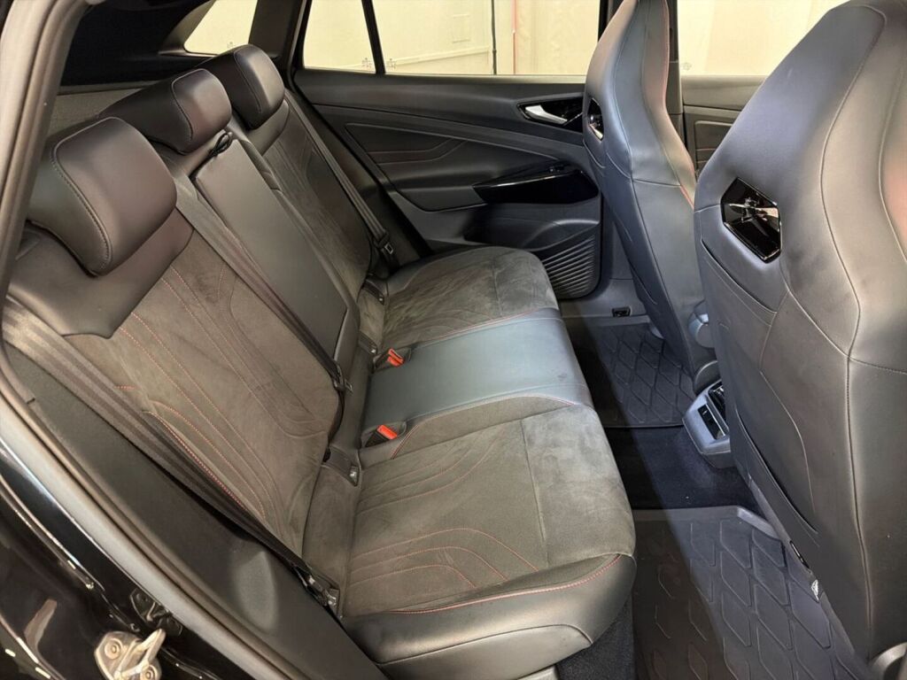 Volkswagen ID.4 2023 Musta