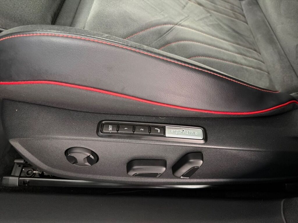 Volkswagen ID.4 2023 Musta