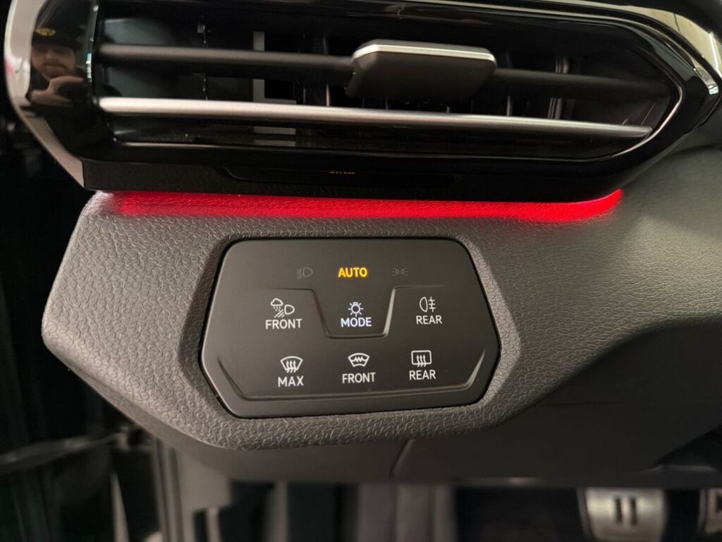 Volkswagen ID.4 2023 Musta