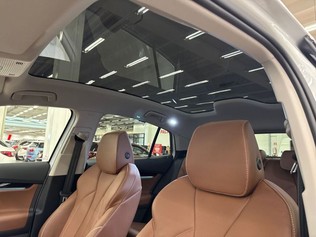 Skoda Enyaq 2023 Valkoinen