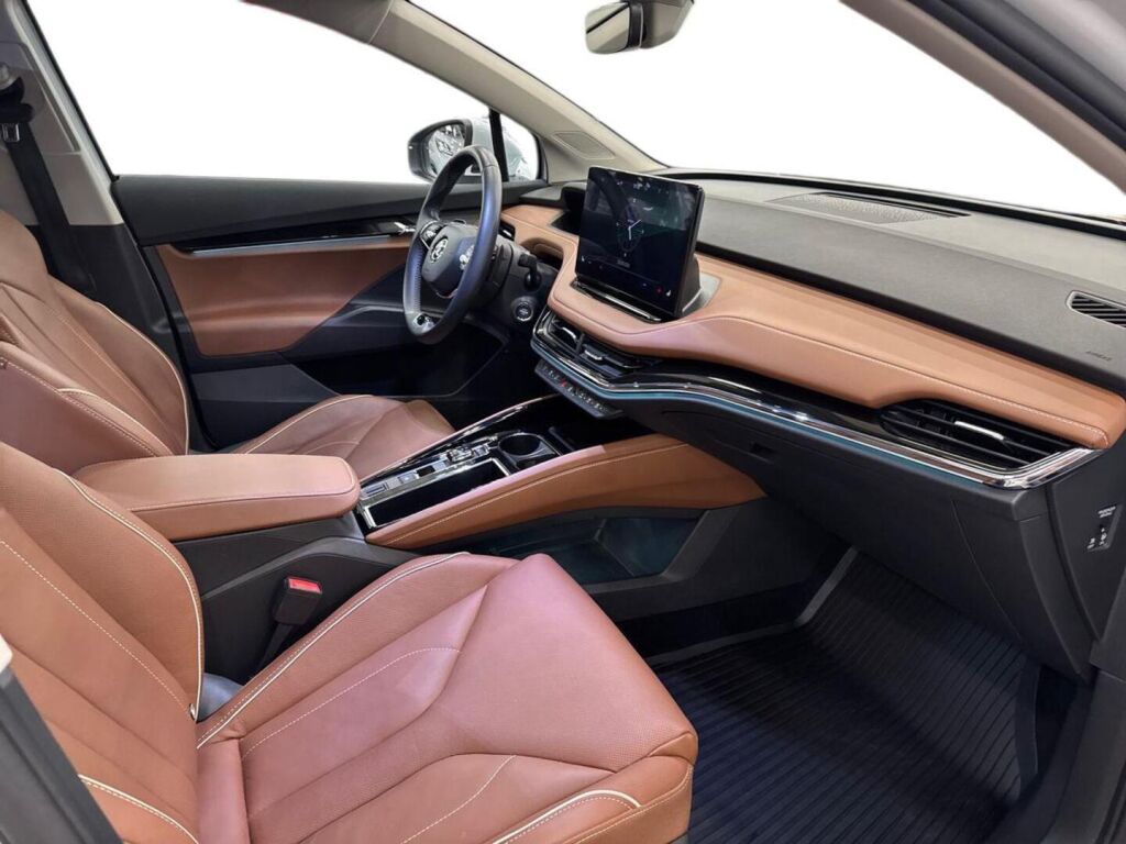 Skoda Enyaq 2023 Valkoinen