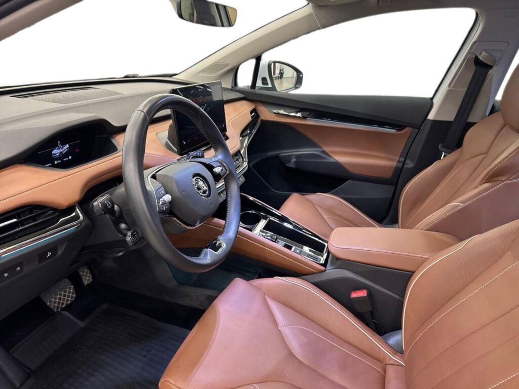 Skoda Enyaq 2023 Valkoinen