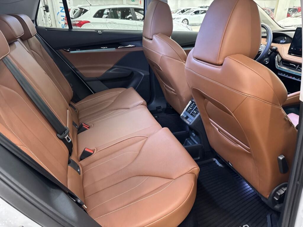 Skoda Enyaq 2023 Valkoinen