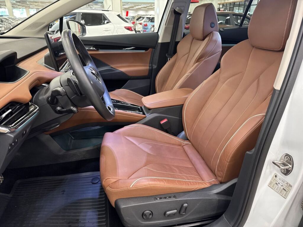 Skoda Enyaq 2023 Valkoinen