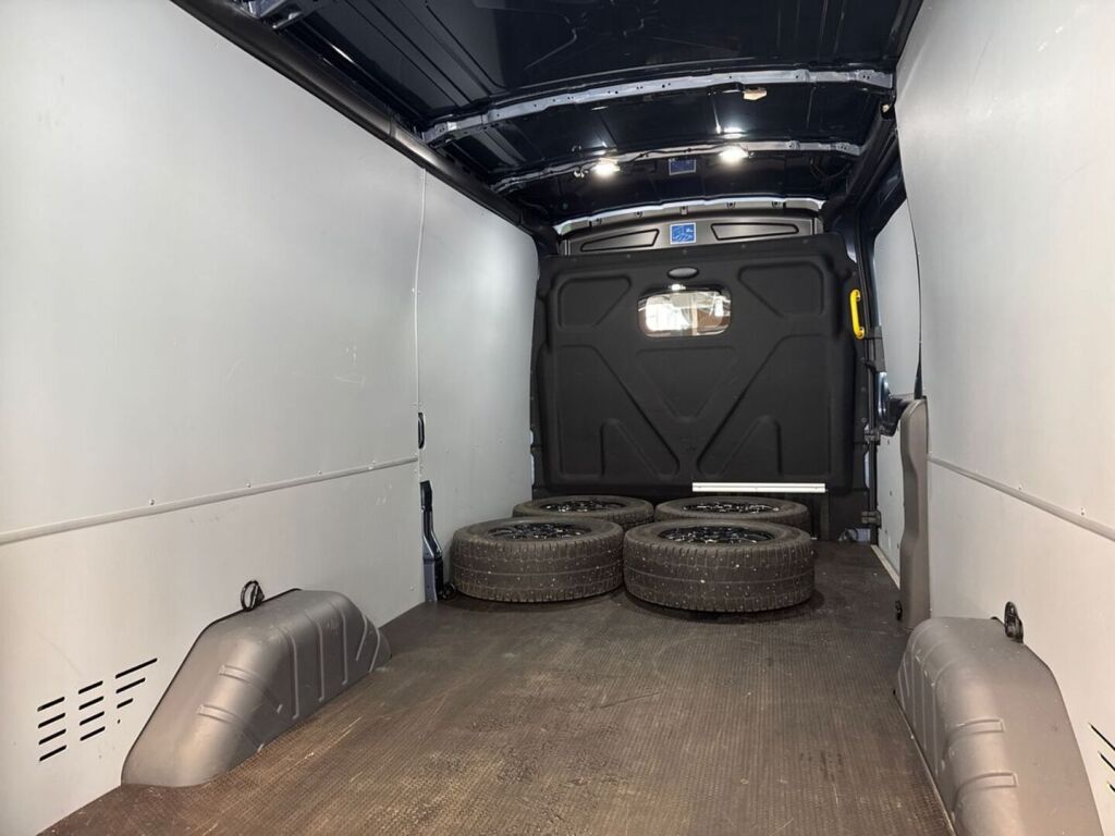 Ford Transit 2024 Metallinhohto Sininen (Chrome Blue)