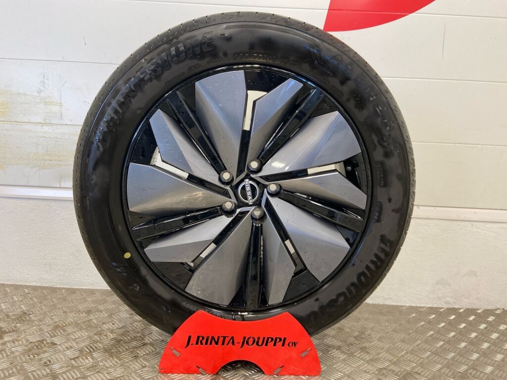 Nissan Ariya 2023 Harmaa