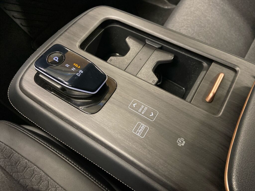 Nissan Ariya 2023 Harmaa