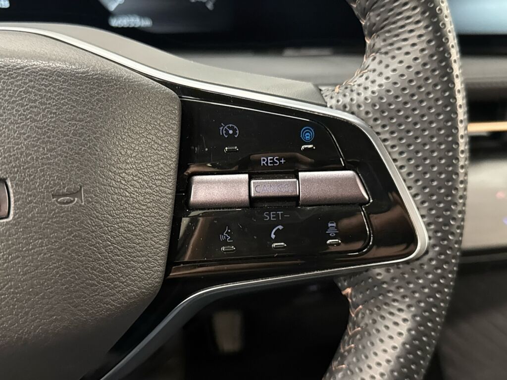 Nissan Ariya 2023 Musta