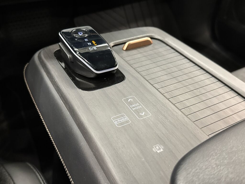 Nissan Ariya 2023 Musta