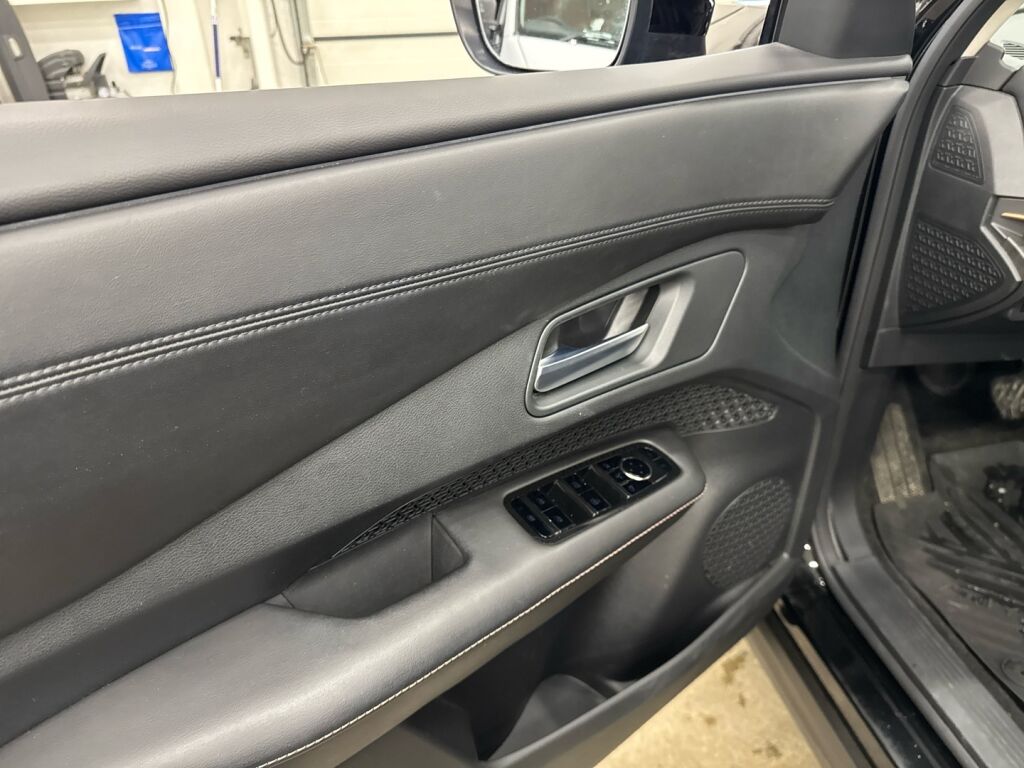 Nissan Ariya 2023 Musta