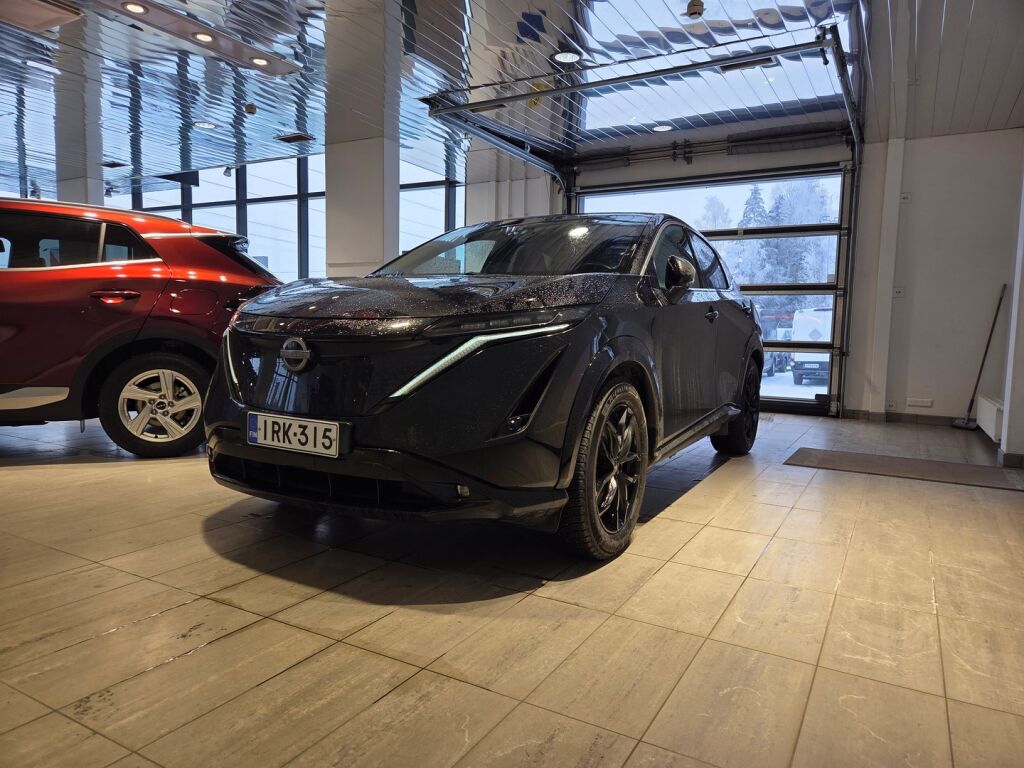 Nissan Ariya 2023 Musta