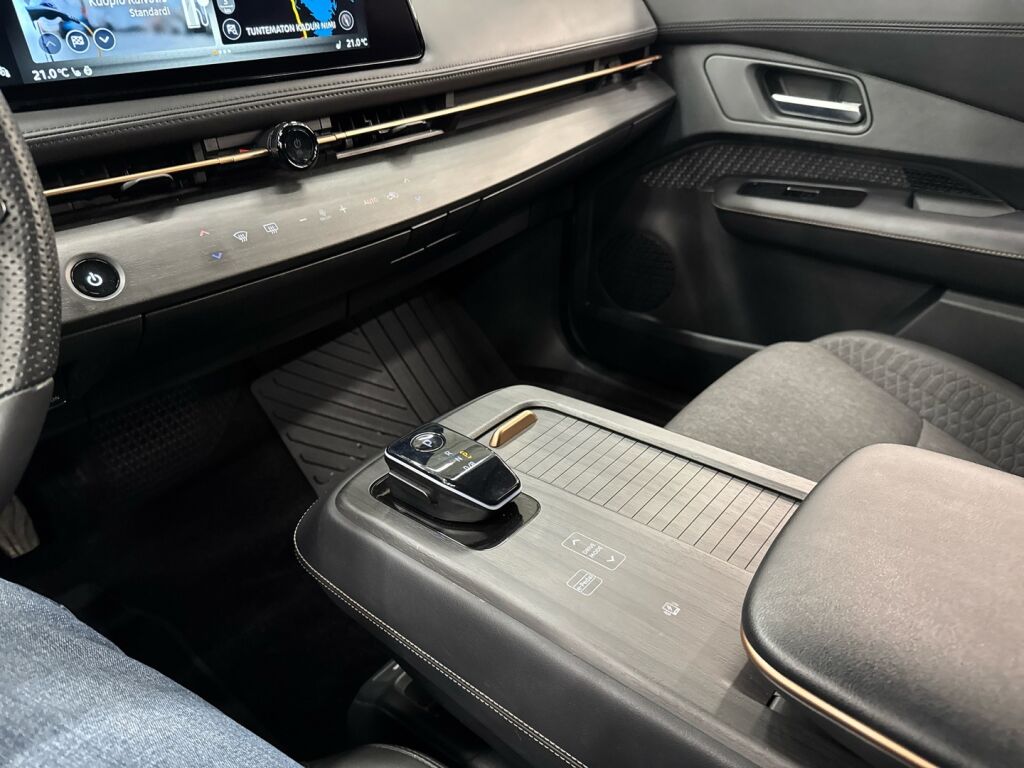 Nissan Ariya 2023 Musta