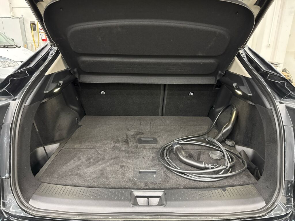 Nissan Ariya 2023 Musta