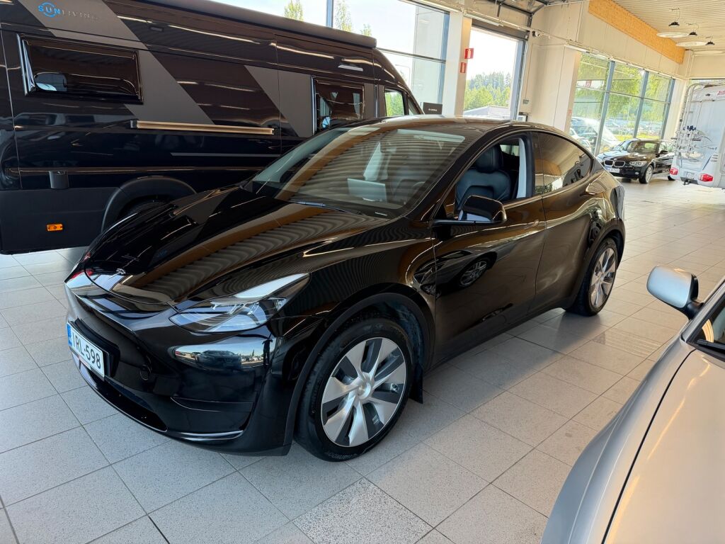 Tesla Model Y 2023 Musta