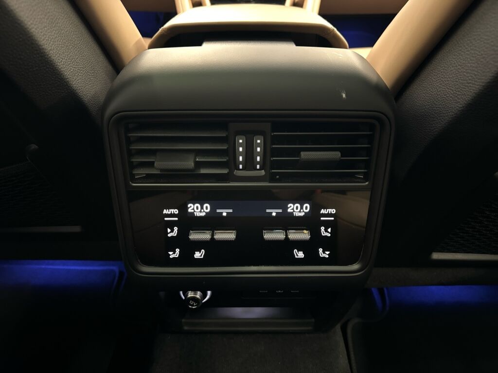 Porsche Cayenne 2024 Sininen