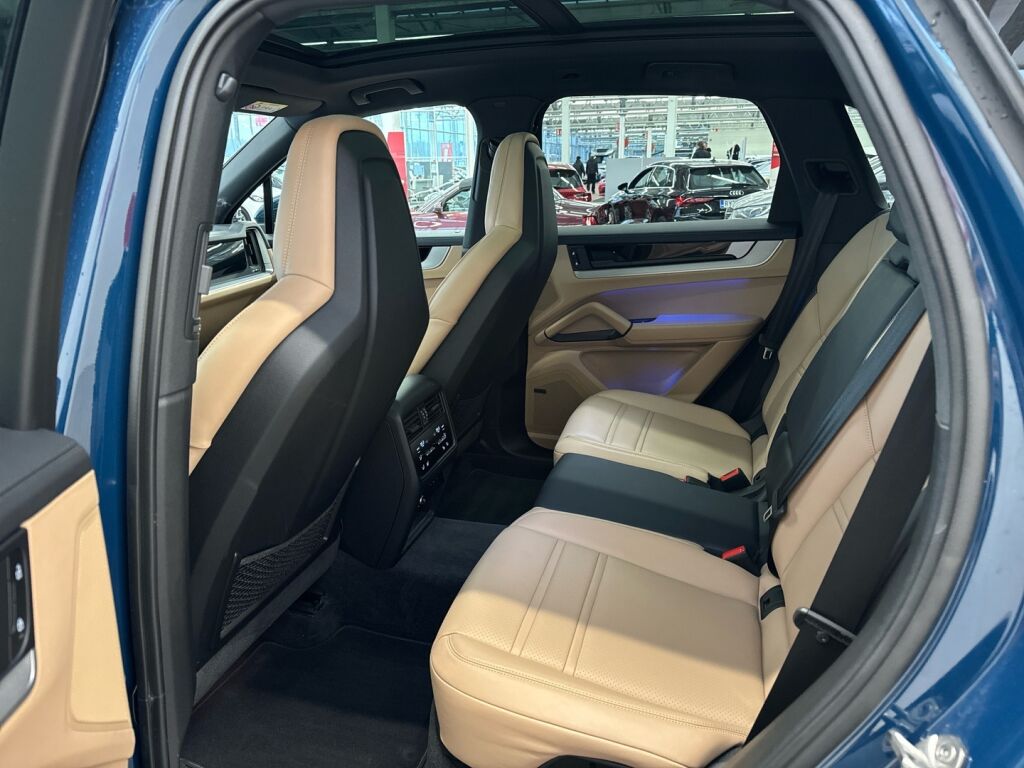 Porsche Cayenne 2024 Sininen