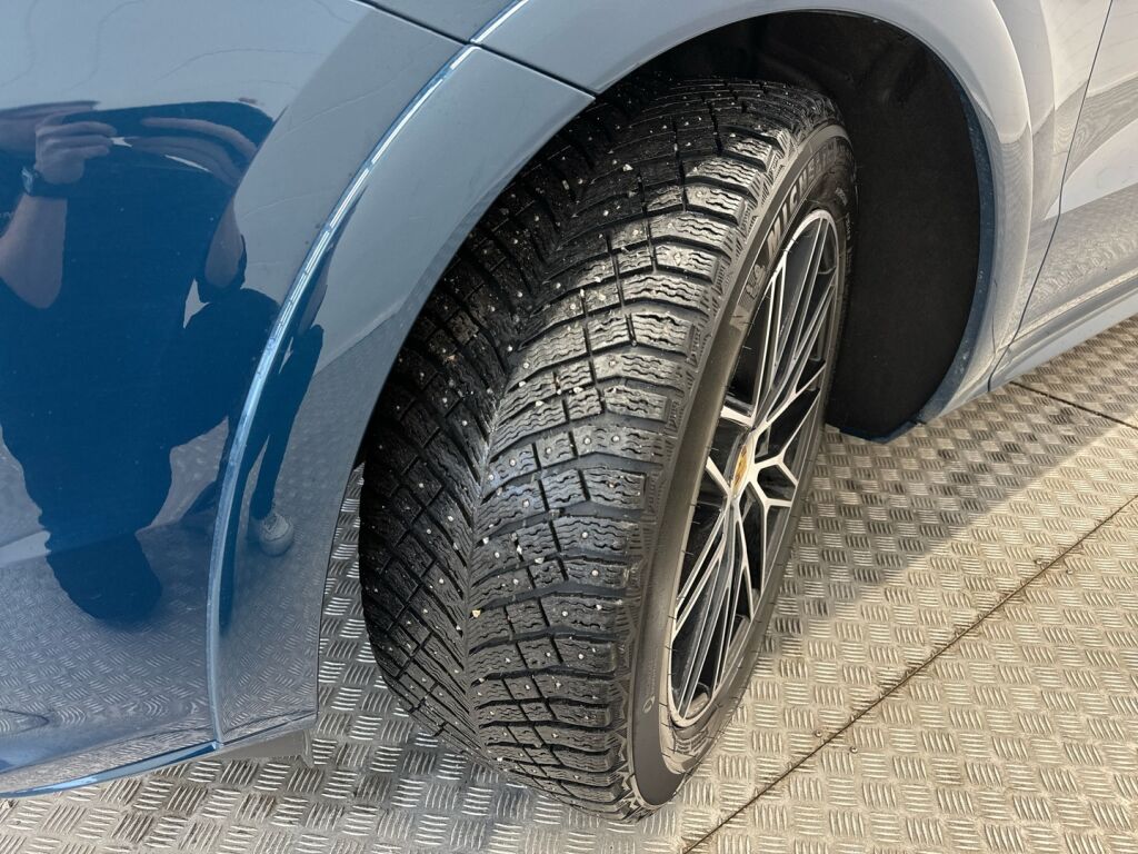 Porsche Cayenne 2024 Sininen