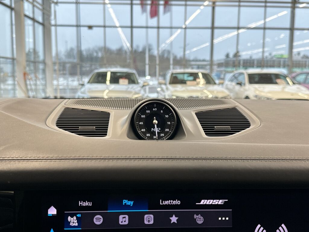 Porsche Cayenne 2024 Sininen