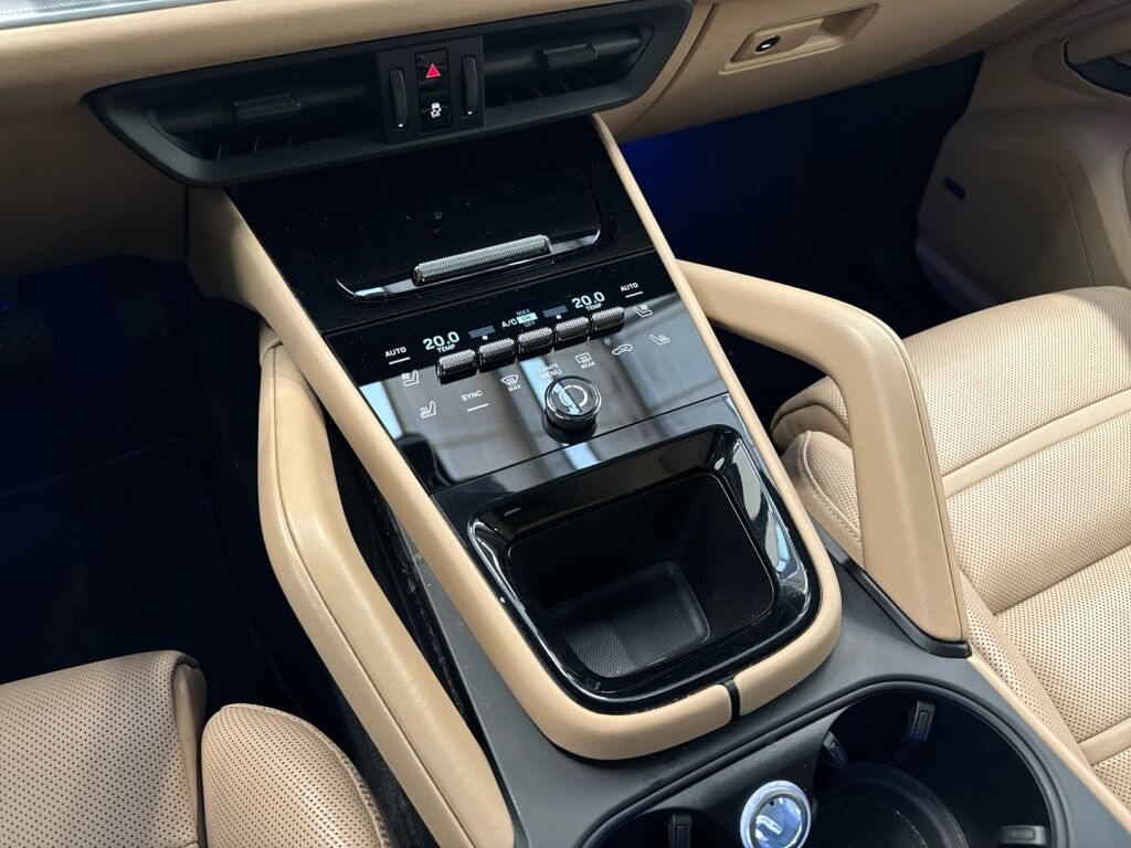 Porsche Cayenne 2024 Sininen