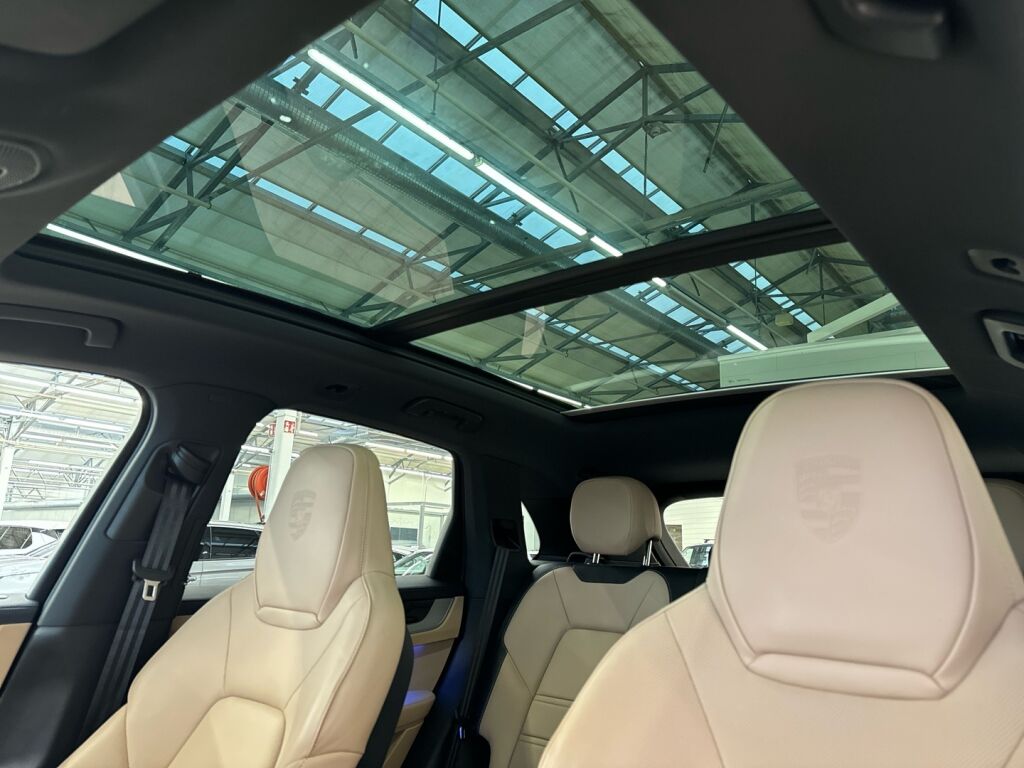 Porsche Cayenne 2024 Sininen
