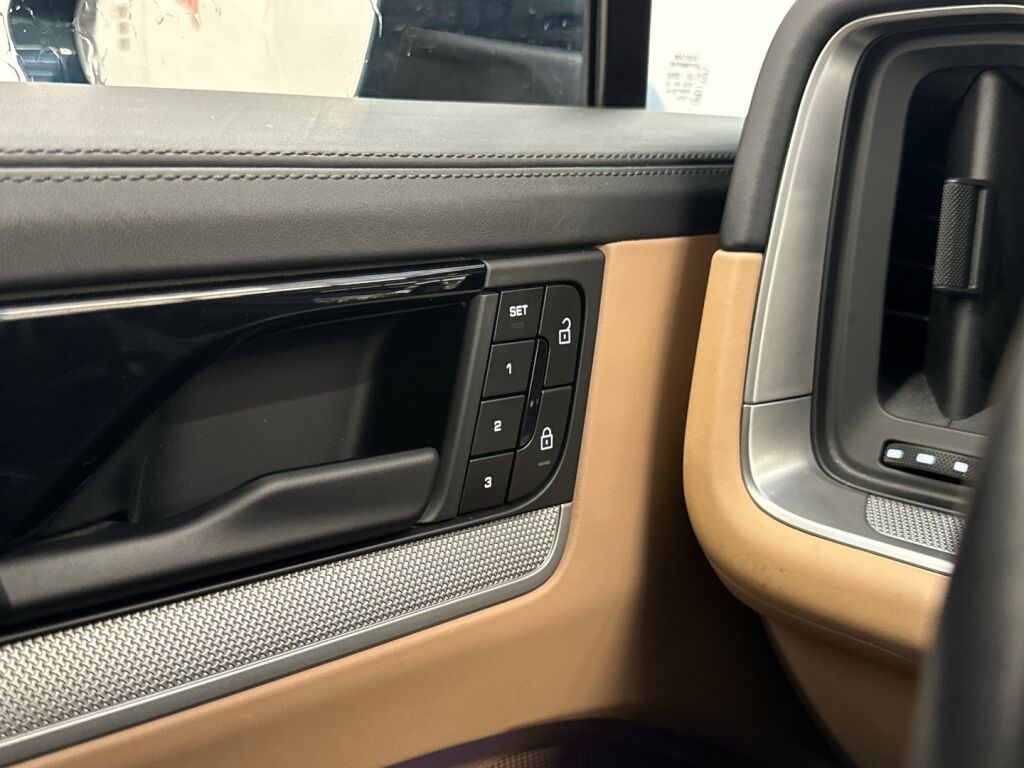 Porsche Cayenne 2024 Sininen