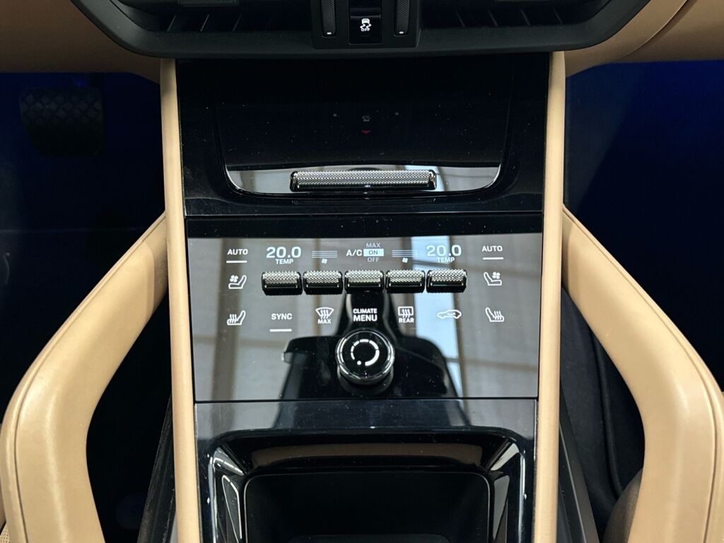 Porsche Cayenne 2024 Sininen