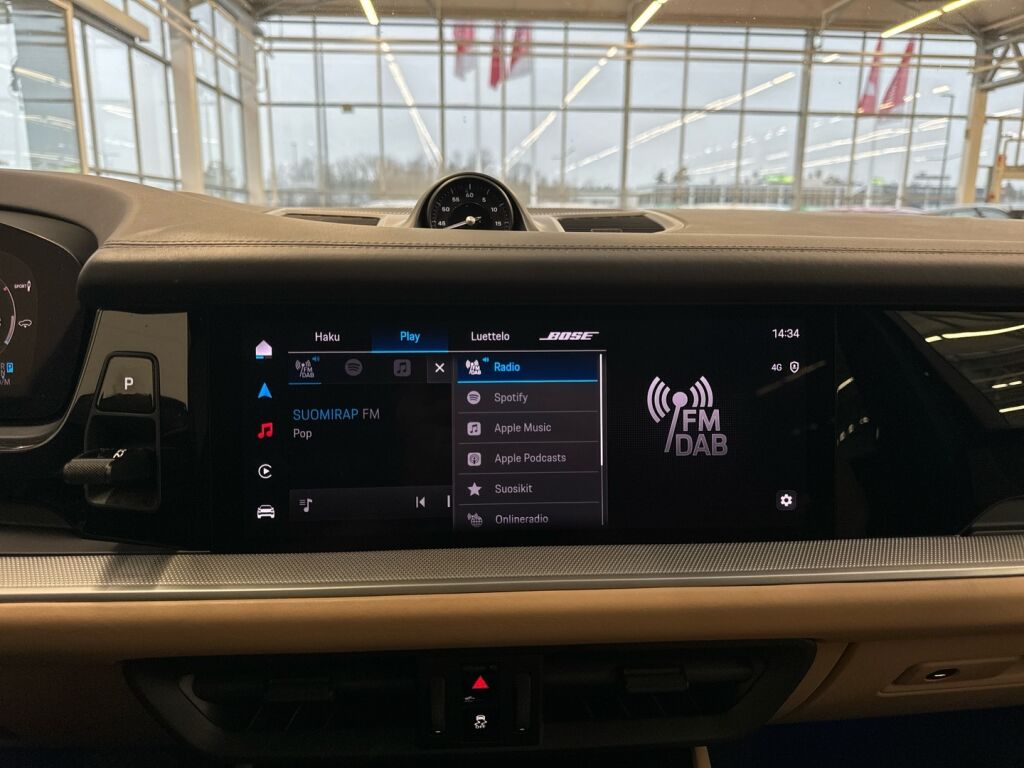 Porsche Cayenne 2024 Sininen