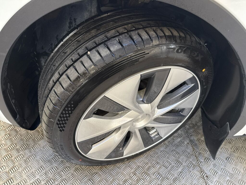 Tesla Model Y 2022 Valkoinen