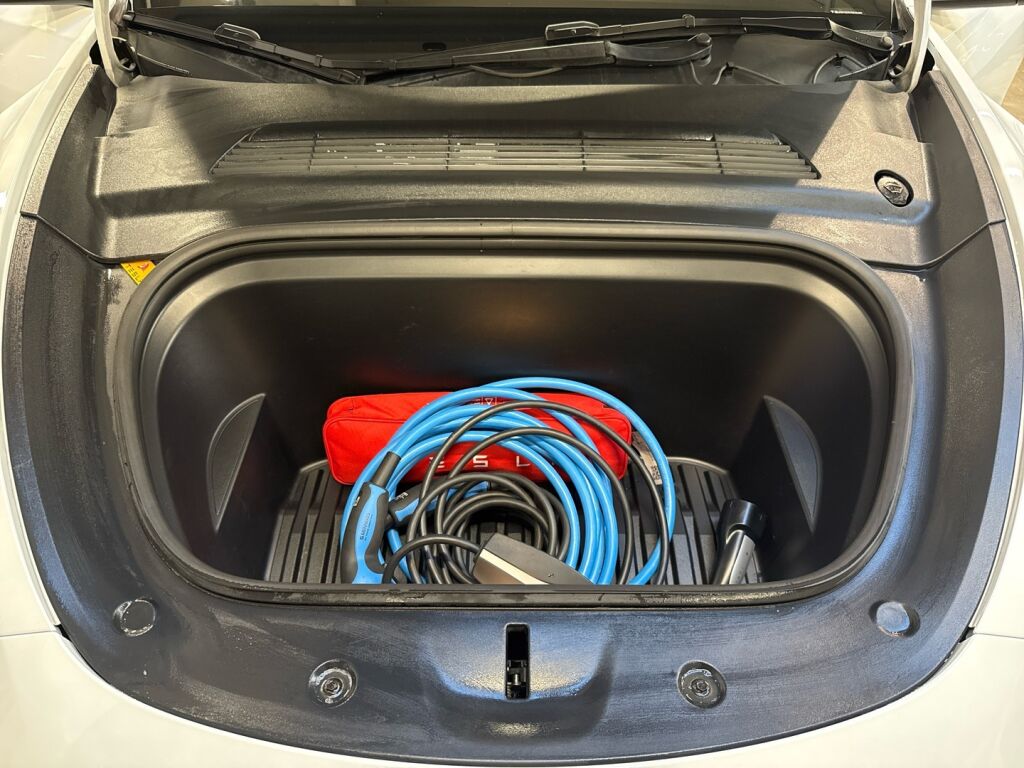 Tesla Model Y 2022 Valkoinen