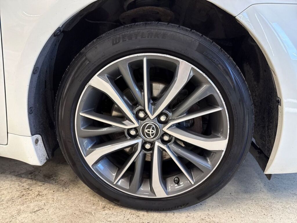 Toyota Avensis 2016 Valkoinen