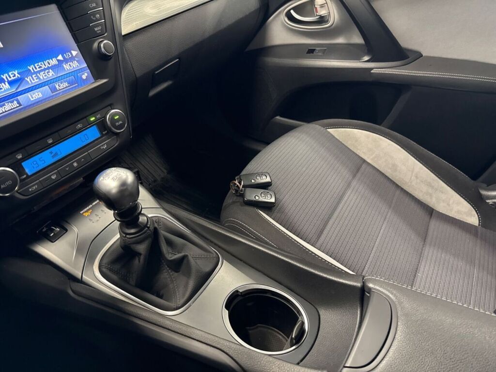 Toyota Avensis 2016 Valkoinen