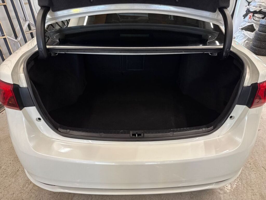 Toyota Avensis 2016 Valkoinen