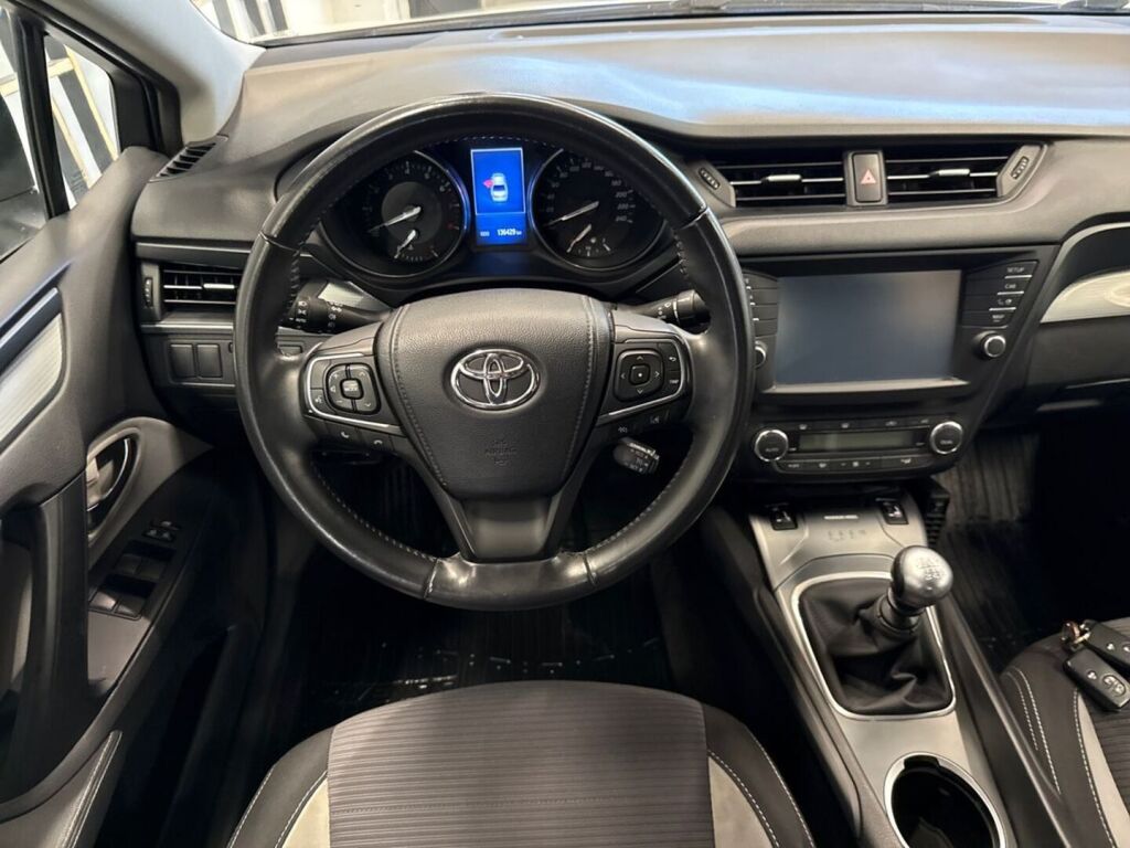Toyota Avensis 2016 Valkoinen