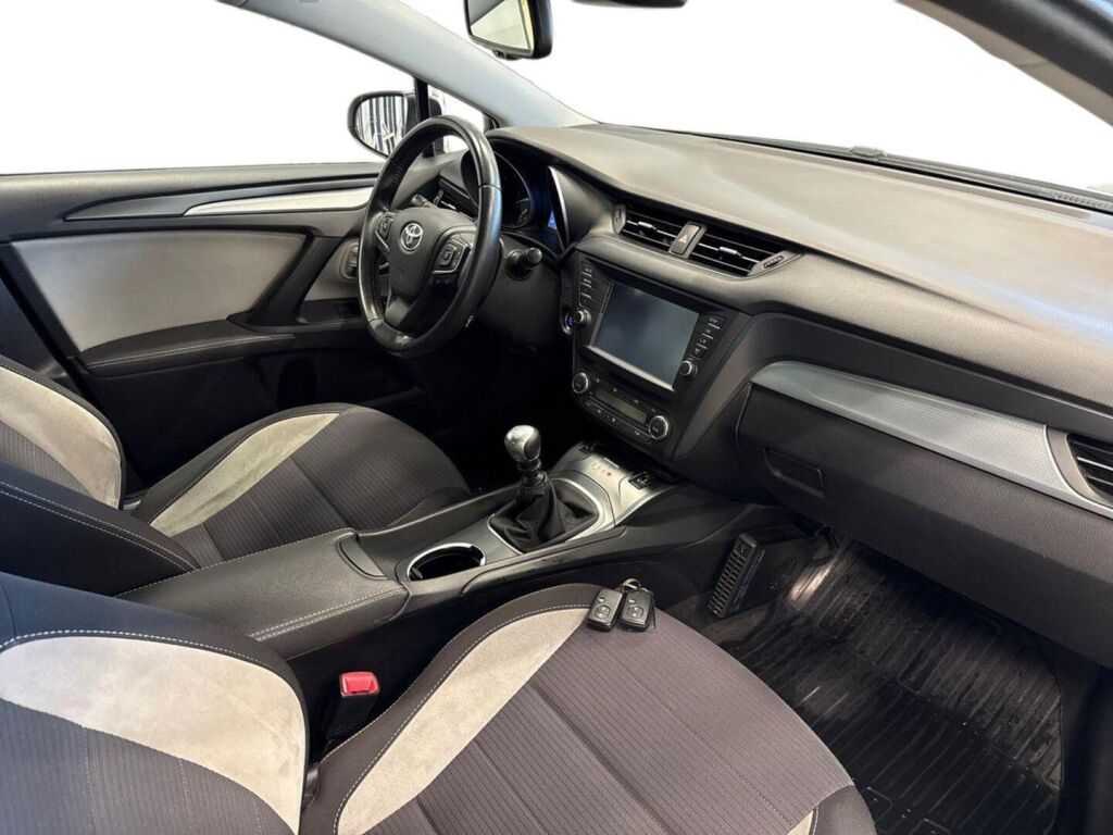Toyota Avensis 2016 Valkoinen