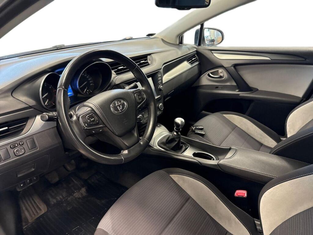 Toyota Avensis 2016 Valkoinen